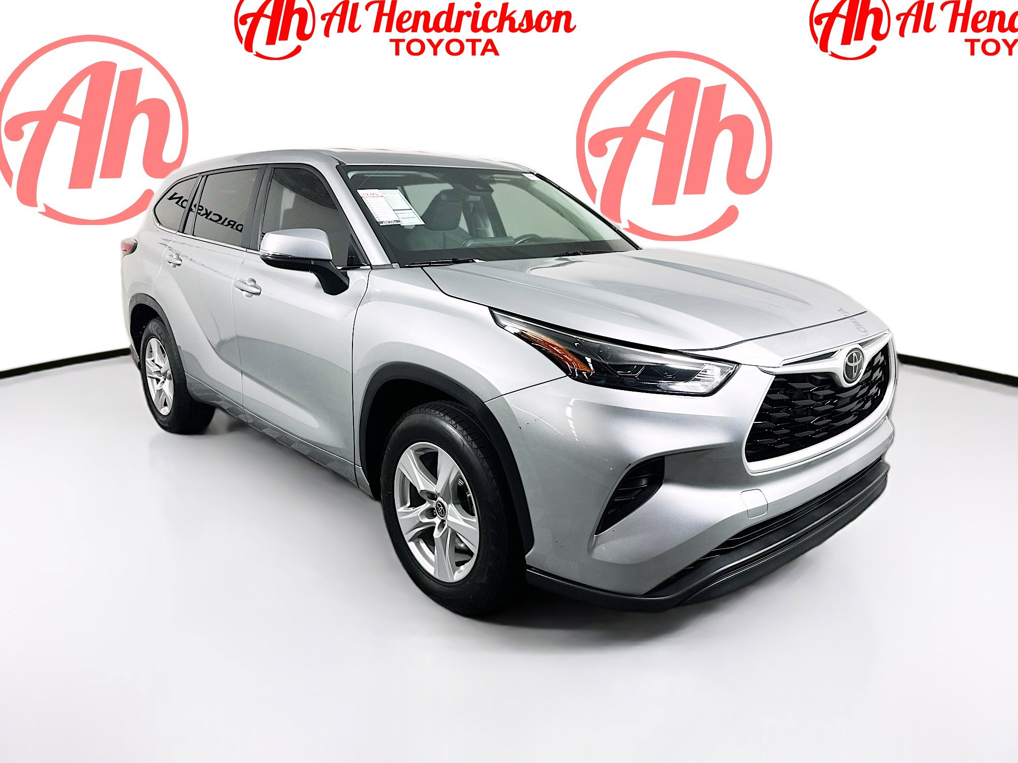 Used 2023 Toyota Highlander L image 1