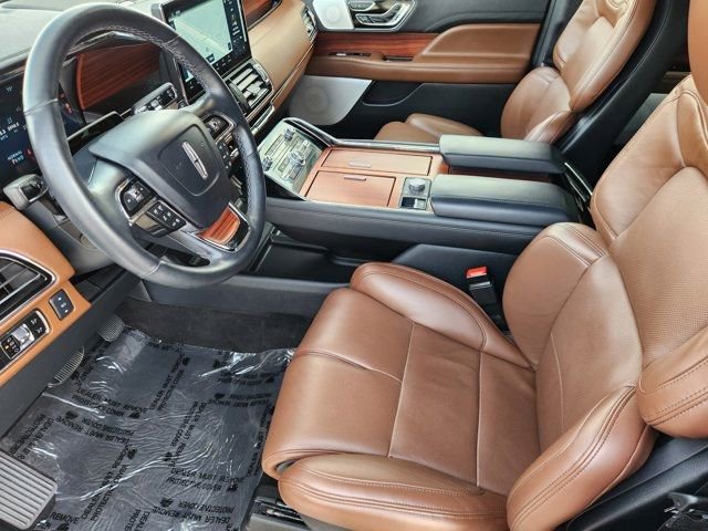 Used 2024 Lincoln Navigator Reserve image 4