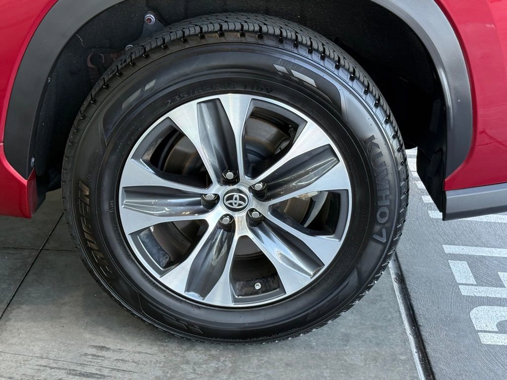 Certified 2023 Toyota Highlander XLE image 17