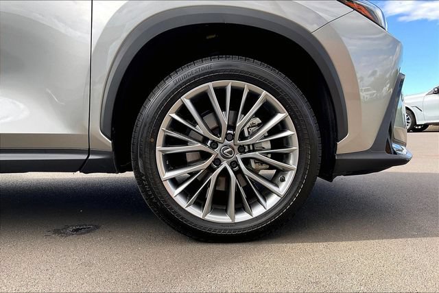 Used 2025 Lexus NX 350h AWD w/ Premium Package image 9