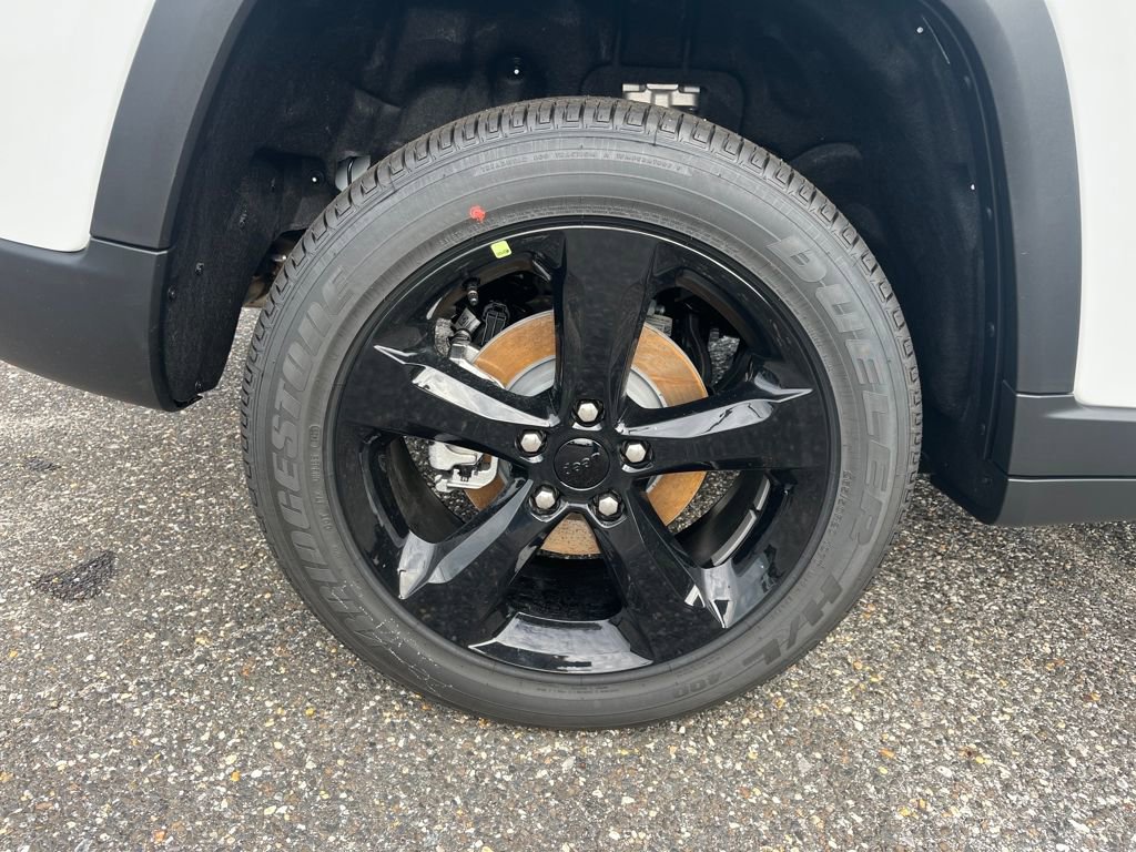 New 2025 Jeep Grand Cherokee Altitude image 25