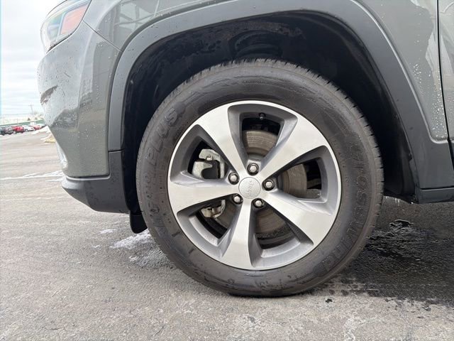 Used 2022 Jeep Cherokee Limited image 11