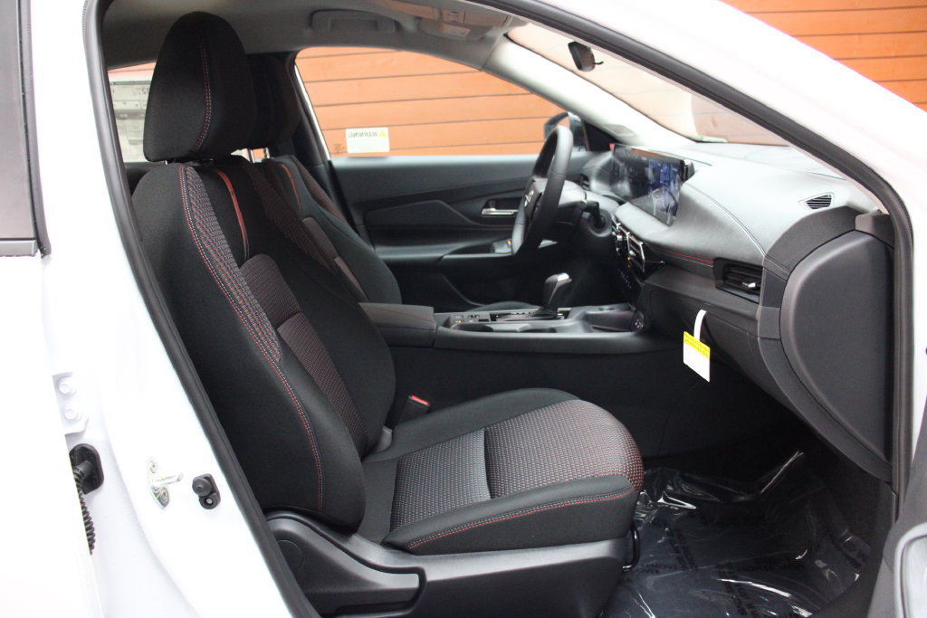 New 2027 Nissan Sentra SR w/ Floor Mat Package FWD image 6