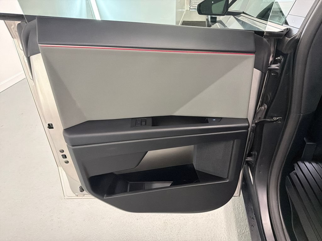 Used 2025 Tesla Cybertruck AWD Crew Cab image 9