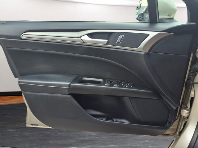 Used 2018 Ford Fusion SE w/ Fusion SE Technology Package FWD image 16