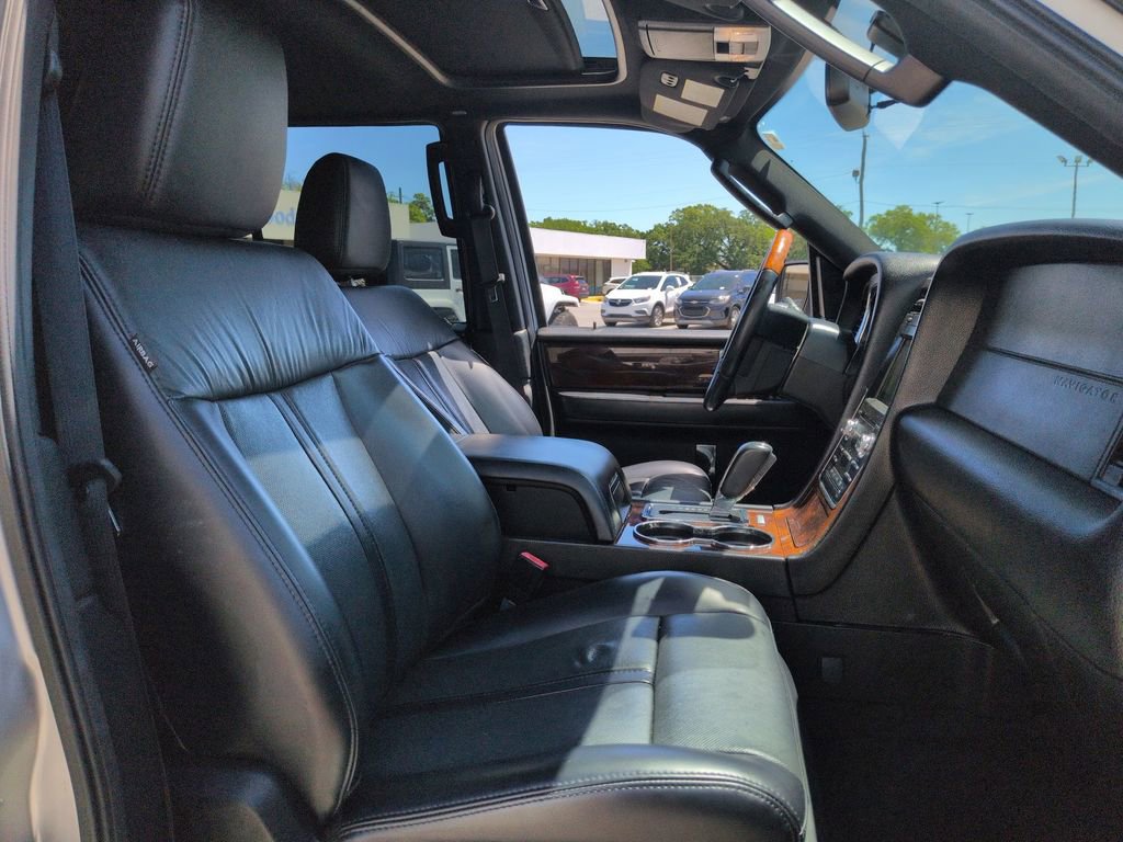 Used 2017 Lincoln Navigator Select image 29