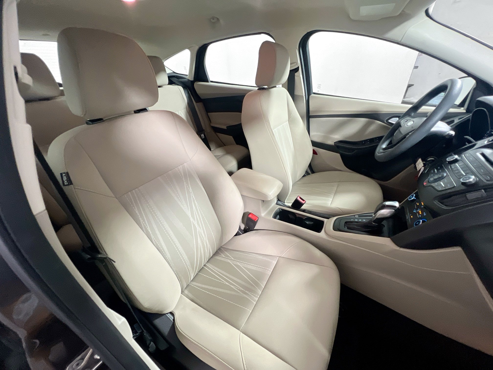 Used 2015 Ford Focus SE FWD image 29