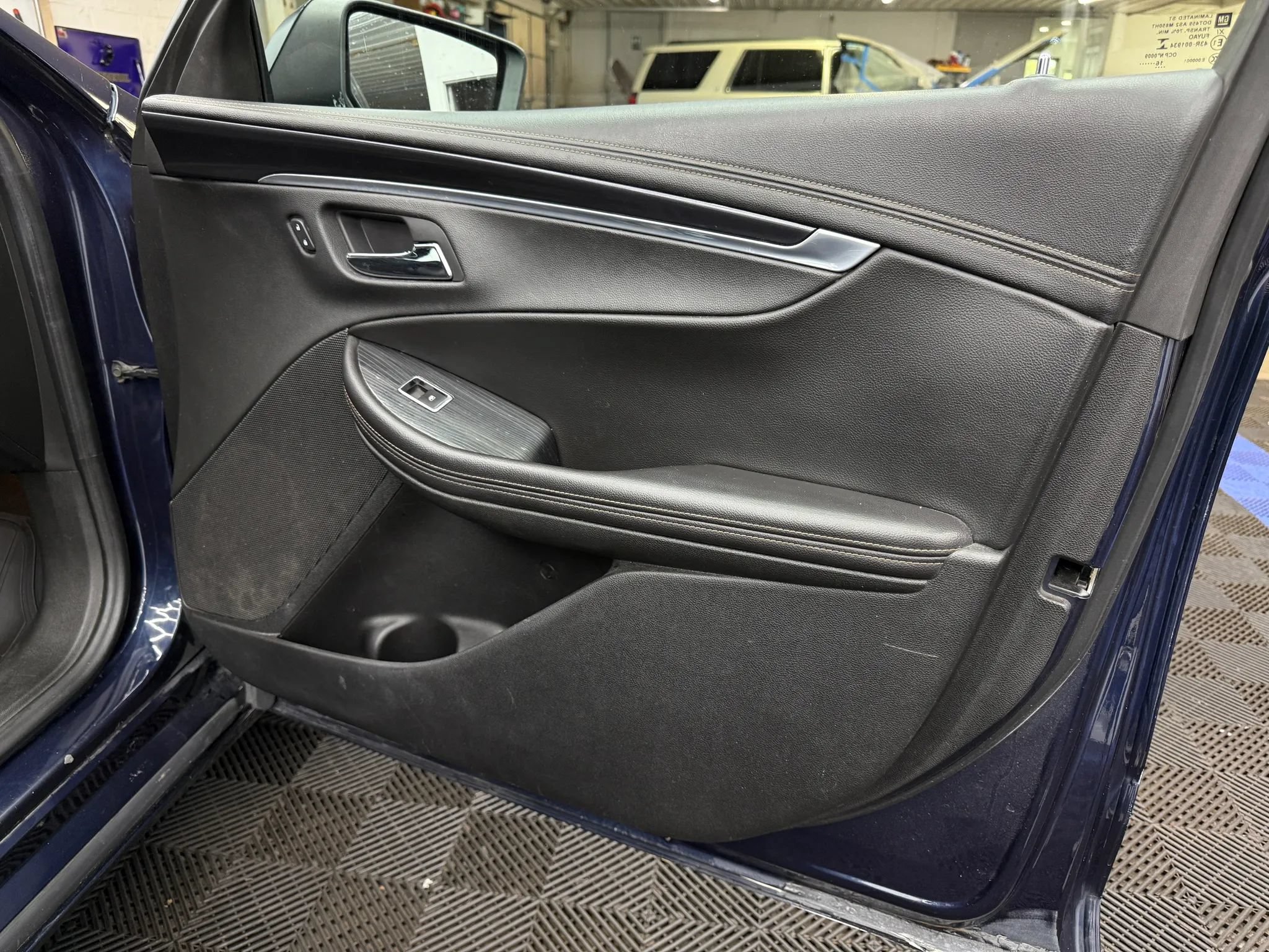 Used 2017 Chevrolet Impala LT FWD image 5