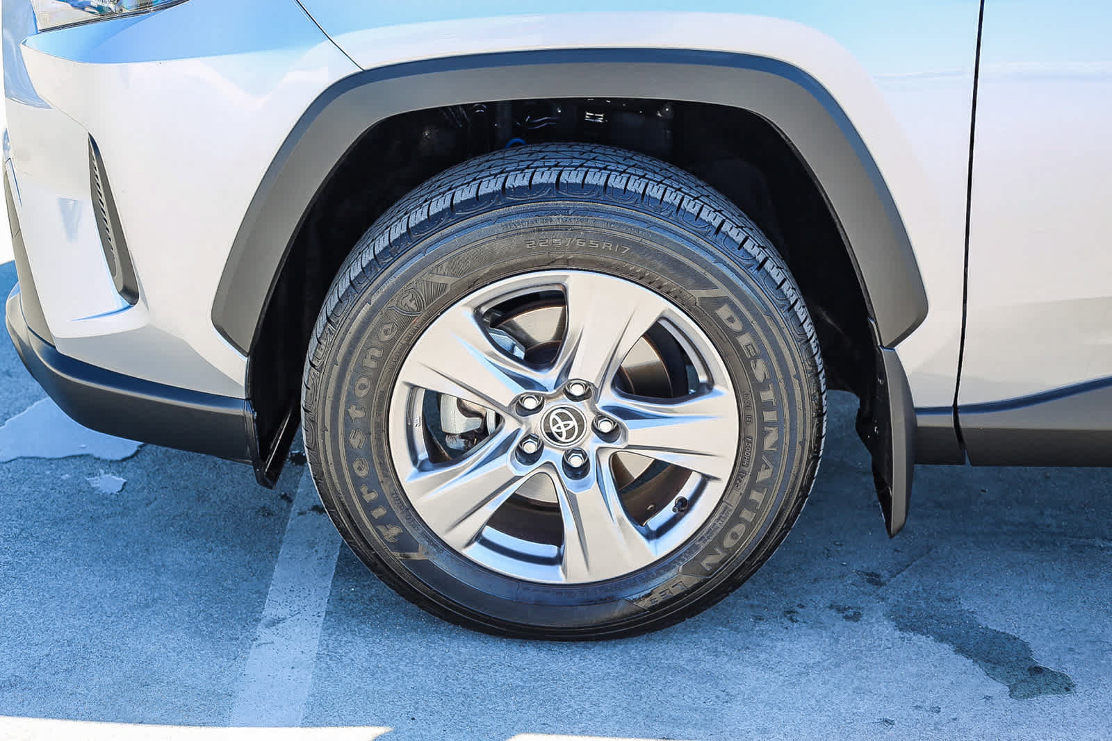 Used 2025 Toyota RAV4 LE AWD/4WD image 10