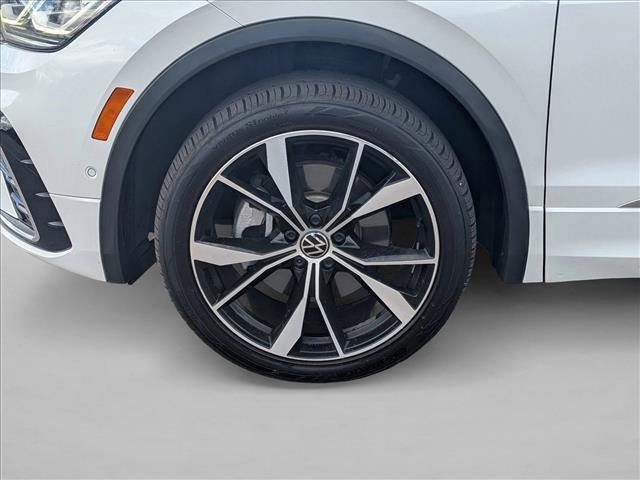 Used 2022 Volkswagen Tiguan SEL R-Line image 9