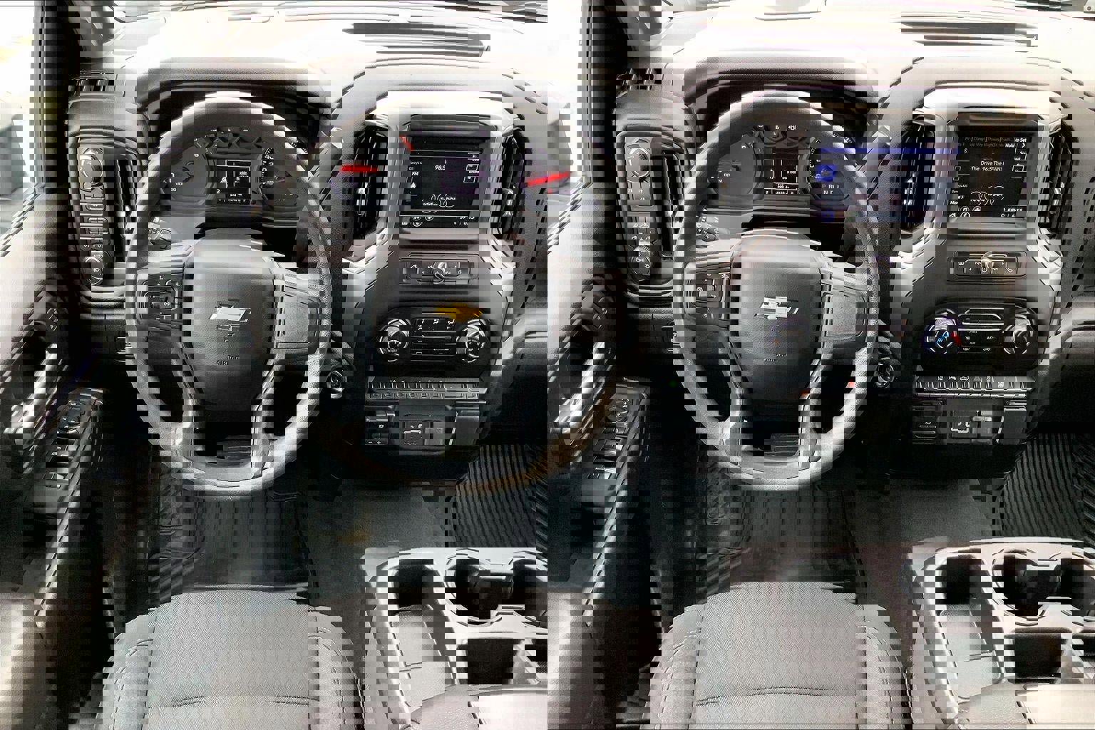 Used 2025 Chevrolet Silverado 2500 Custom w/ Custom Value Package image 5