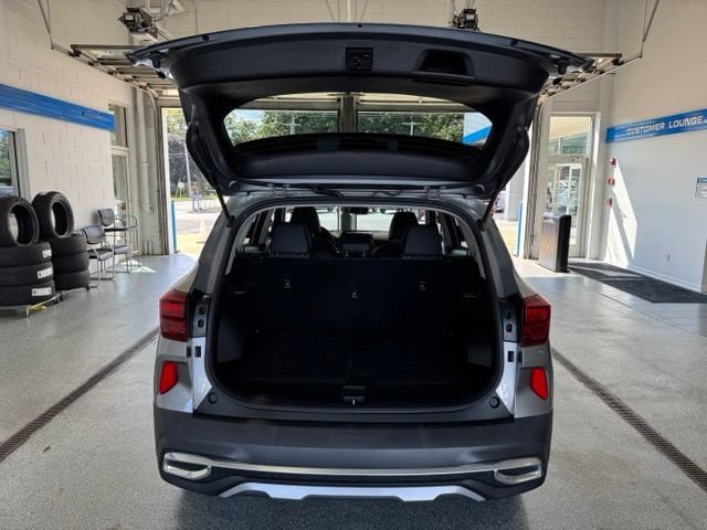 Used 2023 Kia Seltos S FWD image 10