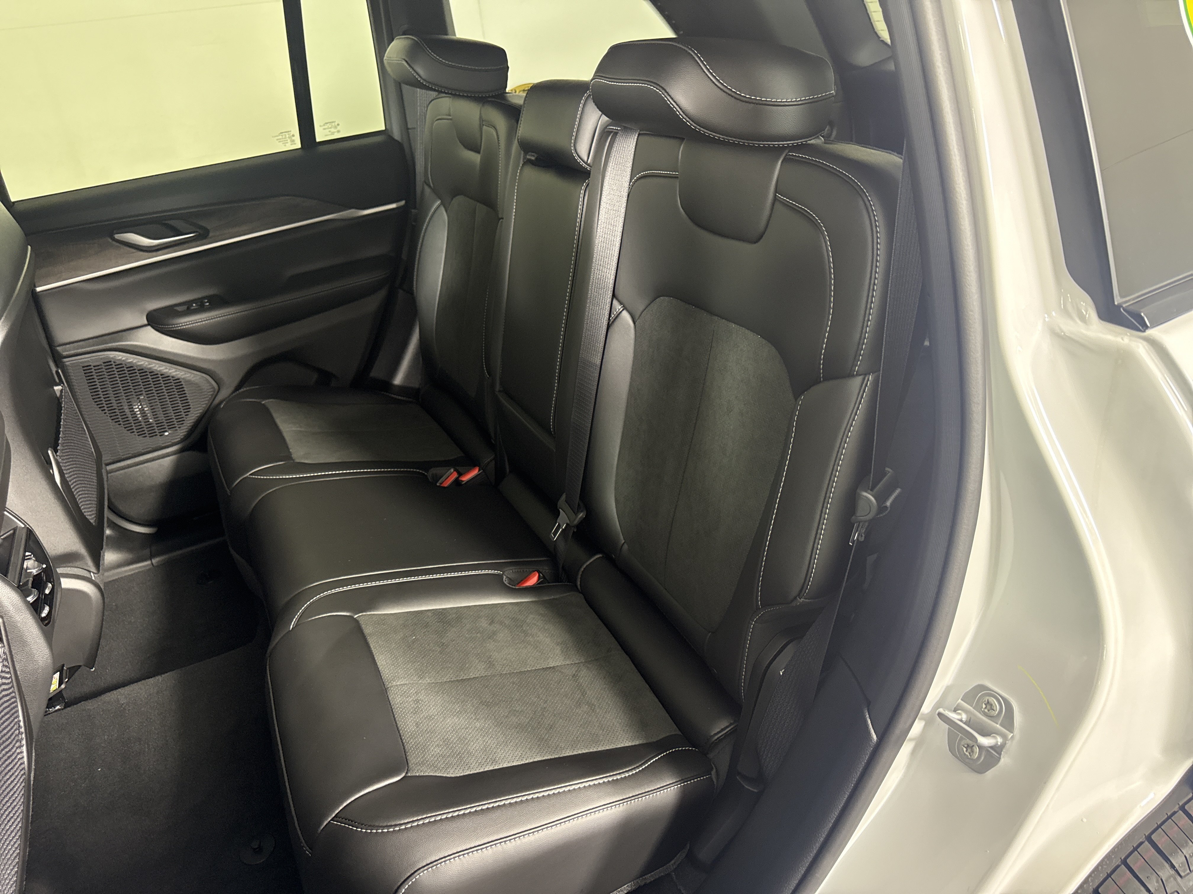 New 2027 Jeep Grand Cherokee 4WD image 13