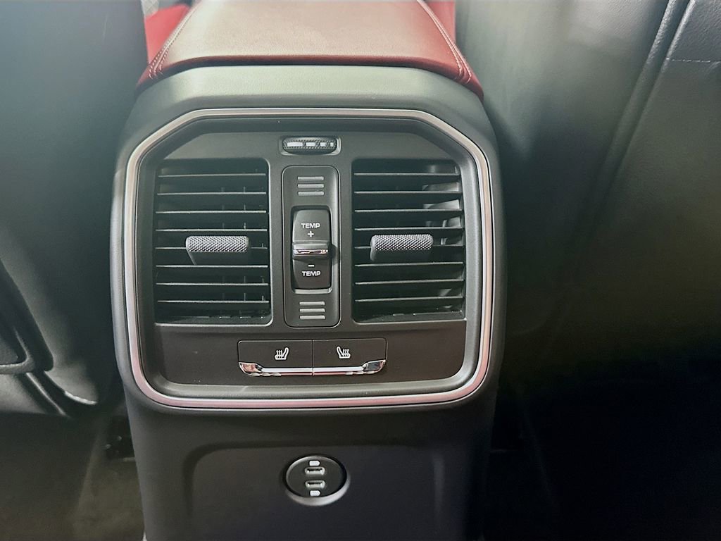 Certified 2026 Porsche Macan image 27