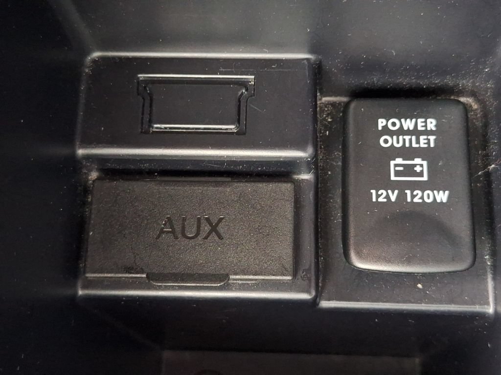 Used 2012 Mitsubishi Outlander SE FWD image 23