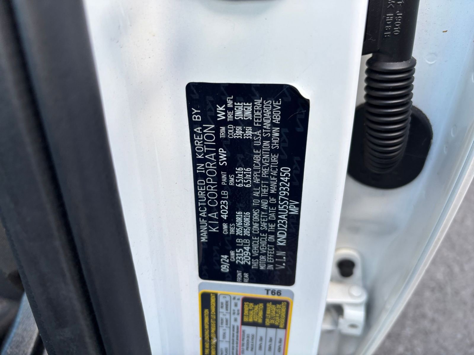 Used 2025 Kia Soul LX w/ LX Technology Package FWD image 27
