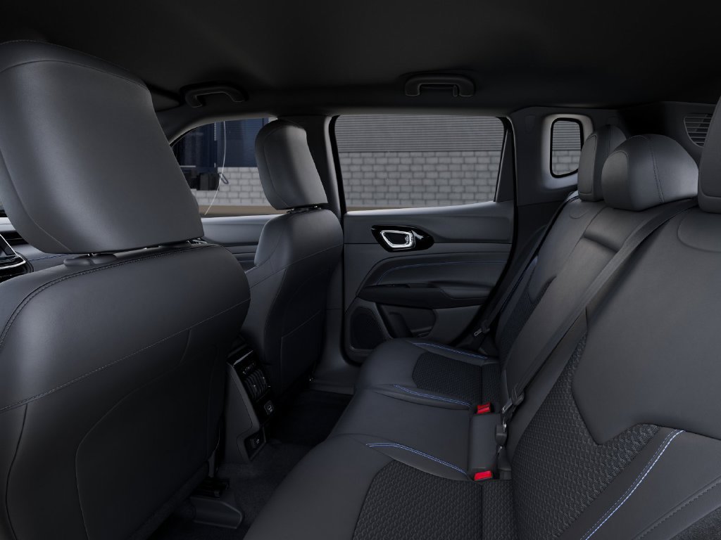 New 2026 Jeep Compass Latitude AWD/4WD image 23