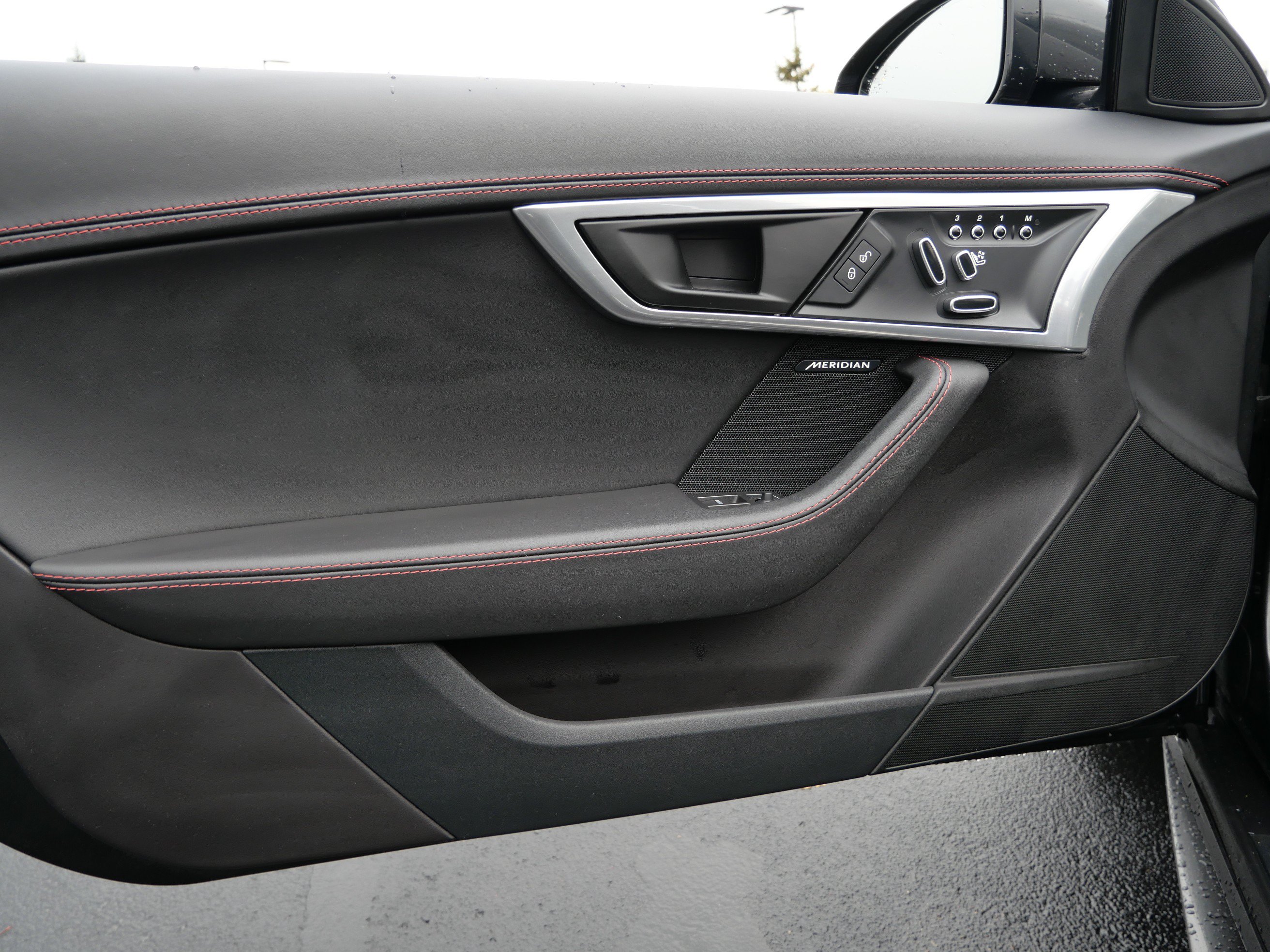 Used 2020 Jaguar F-TYPE Convertible RWD image 13