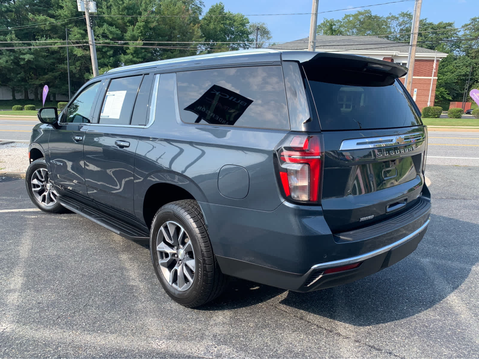 Used 2021 Chevrolet Suburban LT AWD/4WD image 4