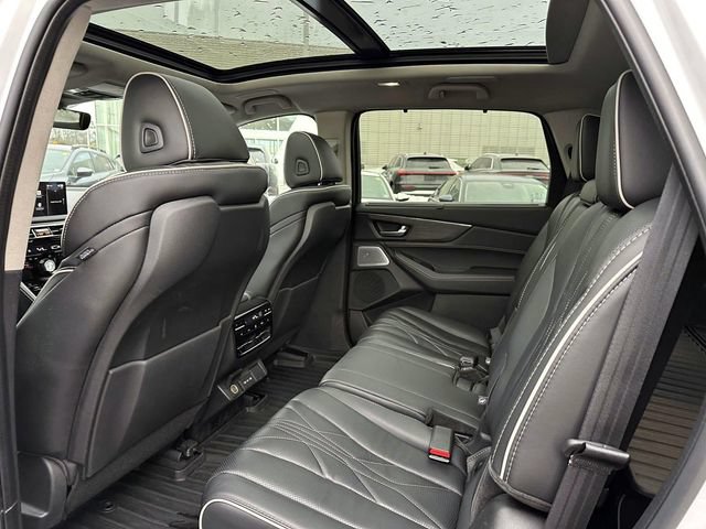 Used 2025 Acura MDX w/ Advance Package AWD/4WD image 11