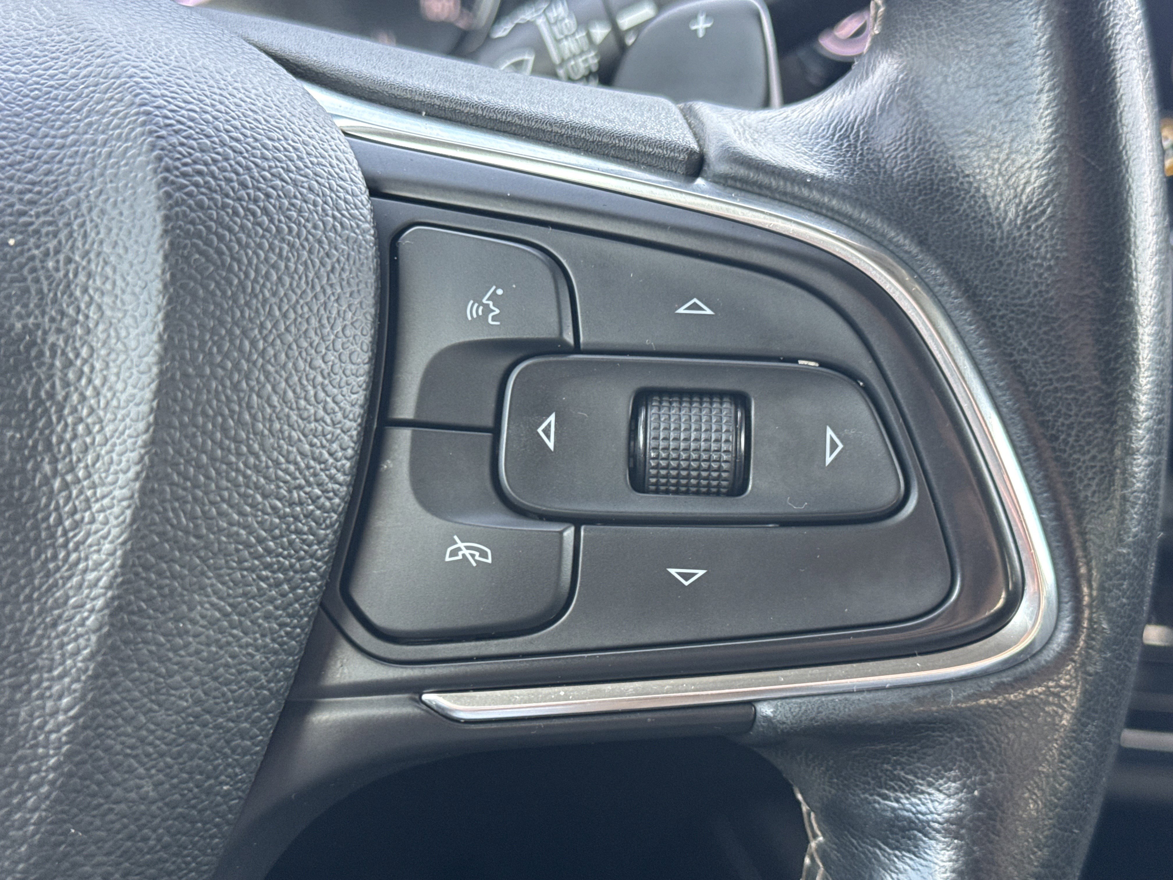 Used 2022 Buick Envision Essence w/ Technology Package I image 18