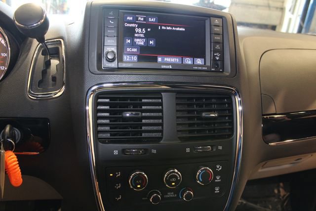 Used 2017 Dodge Grand Caravan SXT image 14