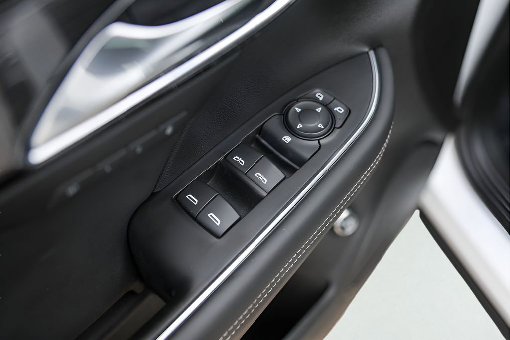 Used 2023 Buick Envision Essence FWD image 22