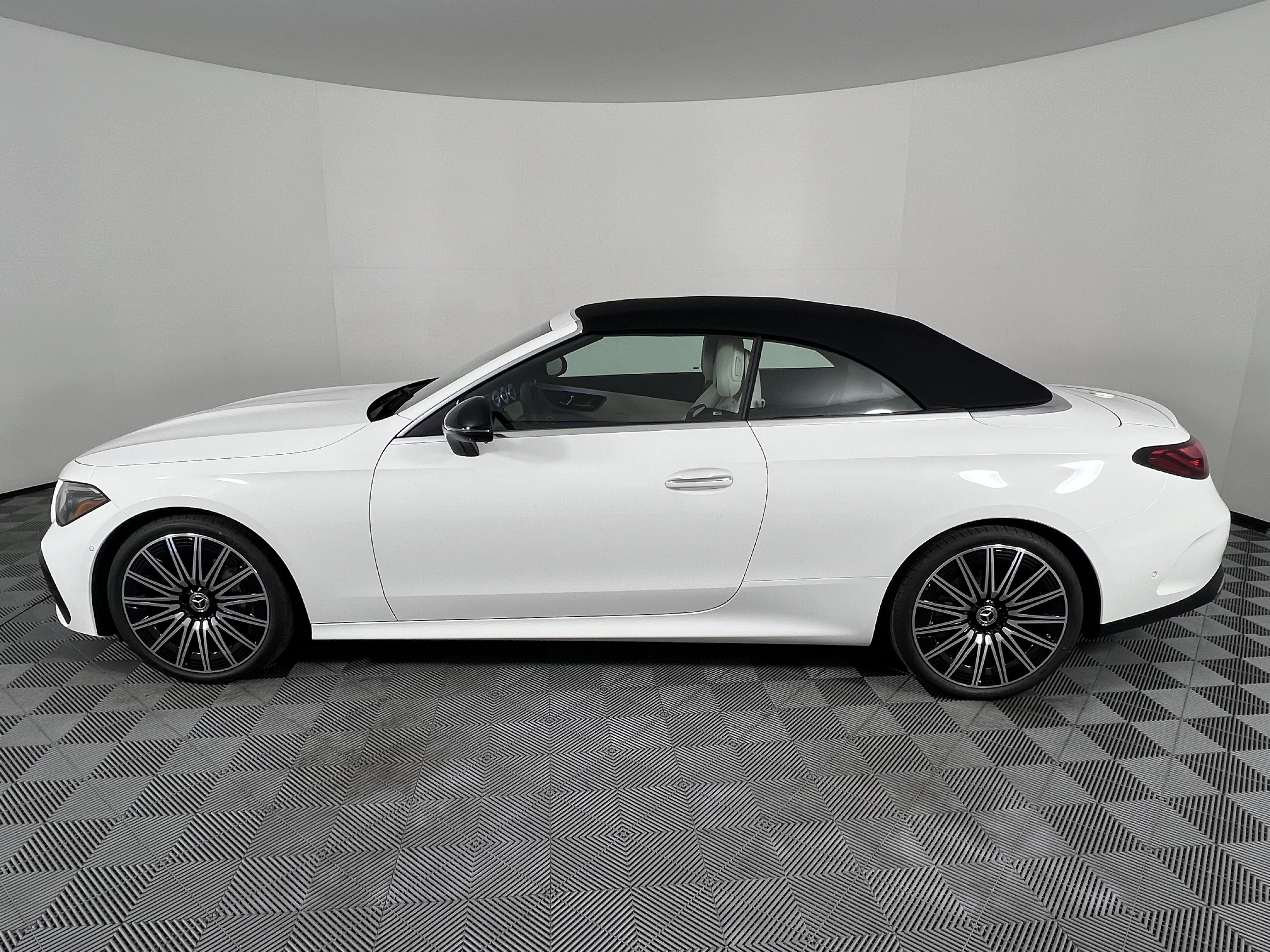 New 2026 Mercedes-Benz CLE 300 4MATIC Cabriolet image 11