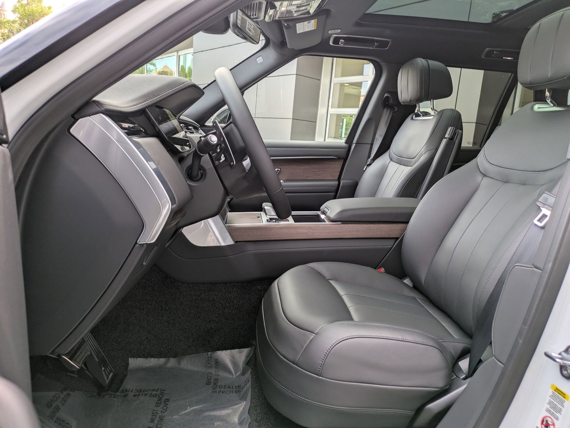 New 2025 Land Rover Range Rover SE image 14