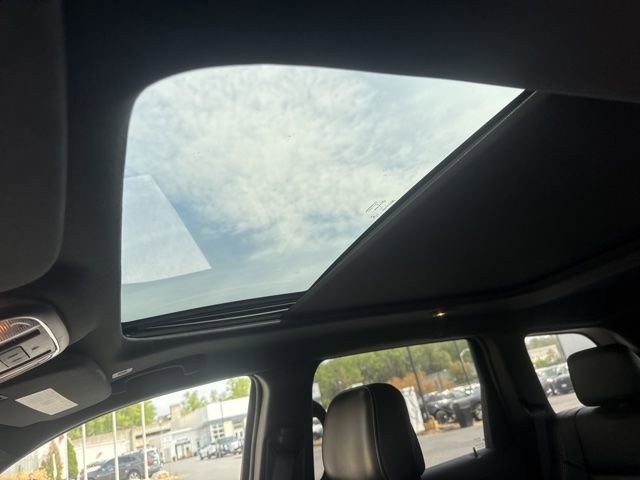 Used 2017 Jeep Grand Cherokee Overland image 5