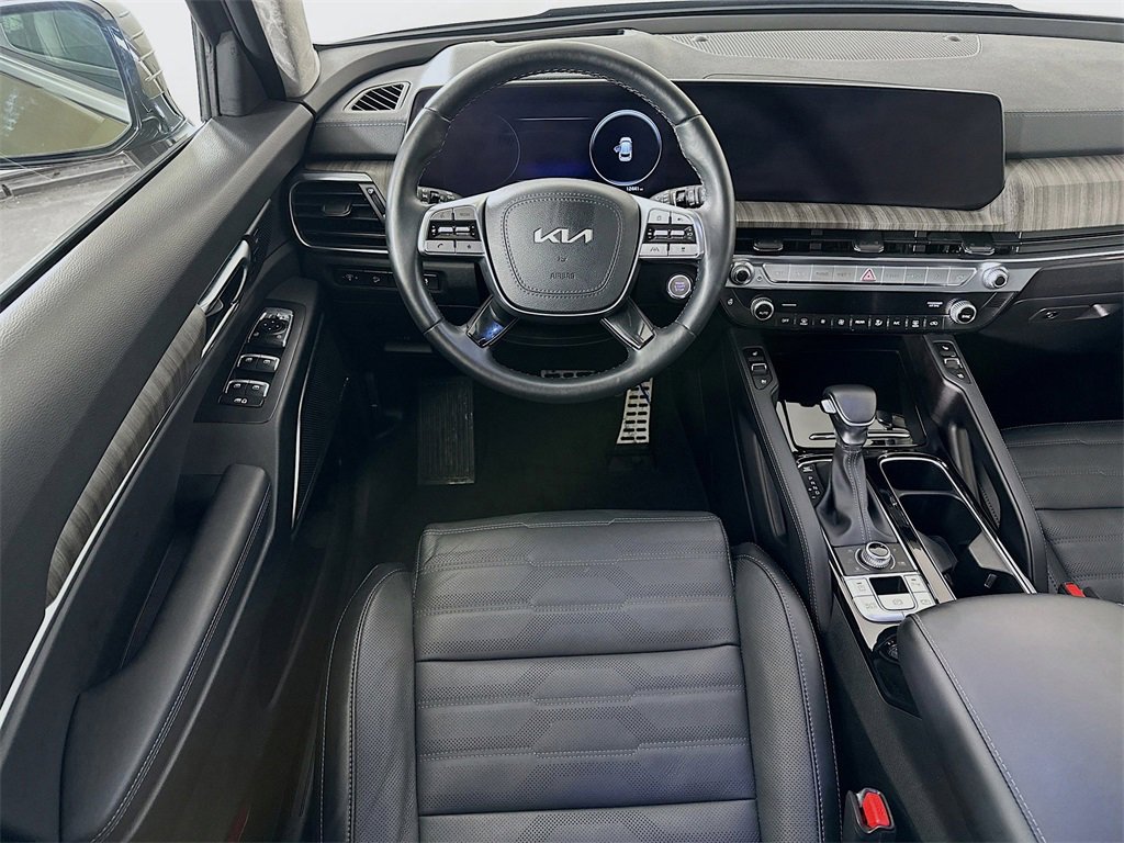 Certified 2024 Kia Telluride SX Prestige w/ Towing Package image 3