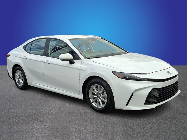 Used 2025 Toyota Camry LE image 3