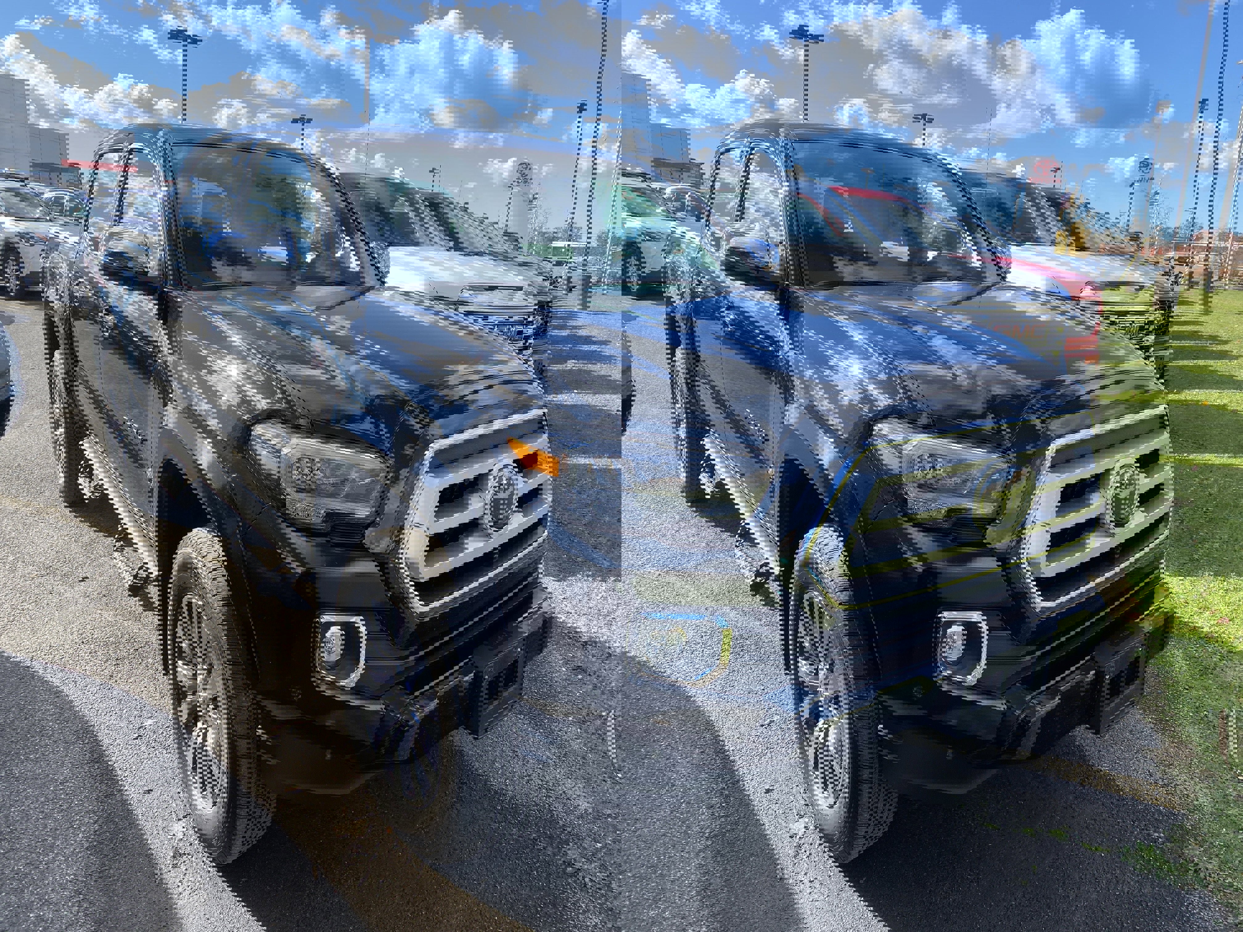 Used 2023 Toyota Tacoma Limited image 2