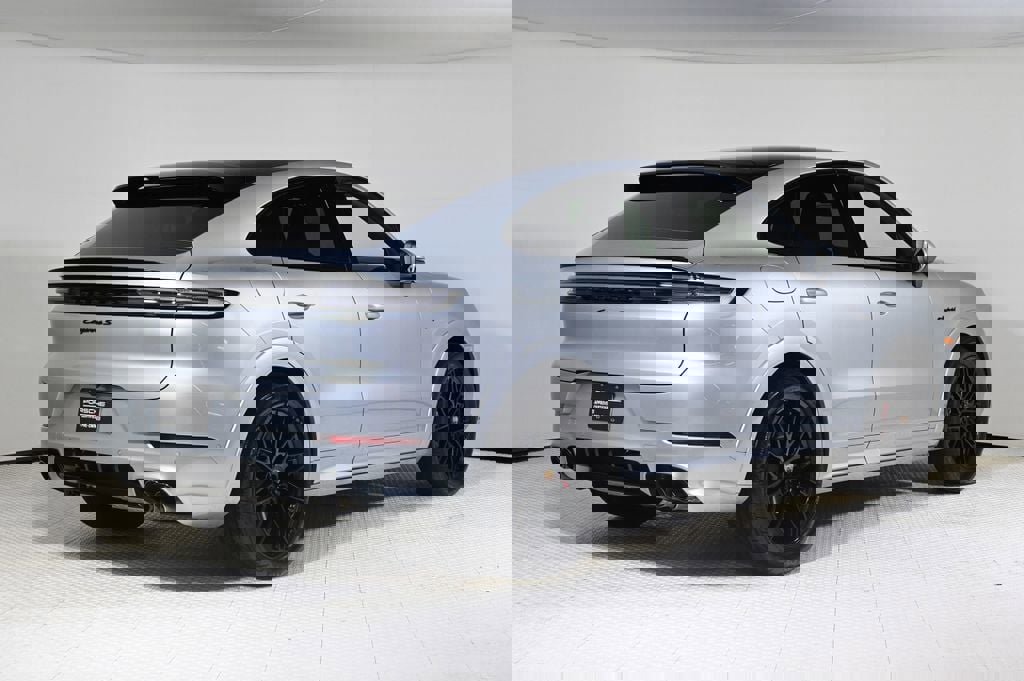 Certified 2025 Porsche Cayenne S image 7