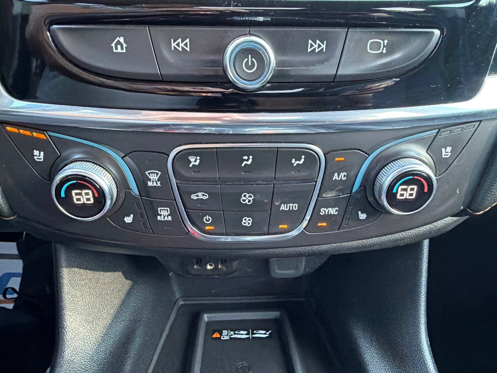 Used 2019 Chevrolet Traverse Premier w/ Redline Edition FWD image 23