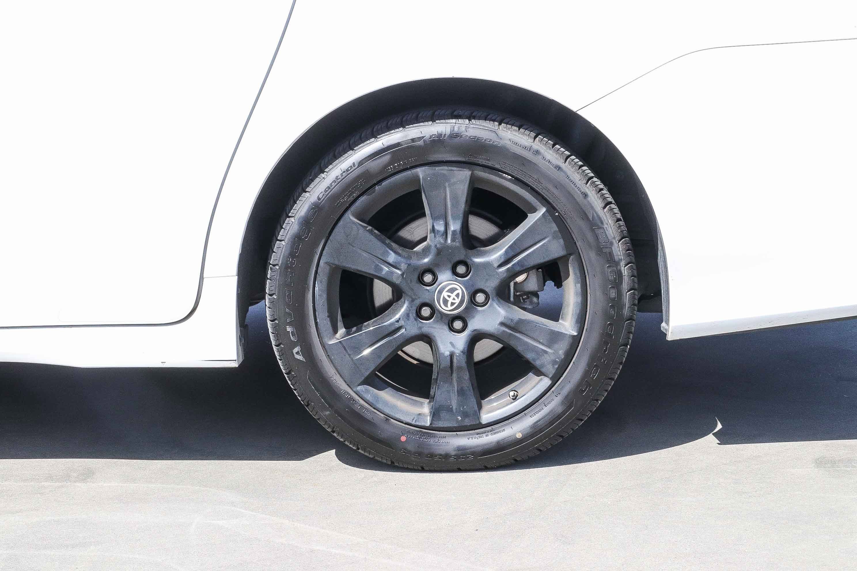 Certified 2020 Toyota Sienna SE w/ Nightshade Edition image 9