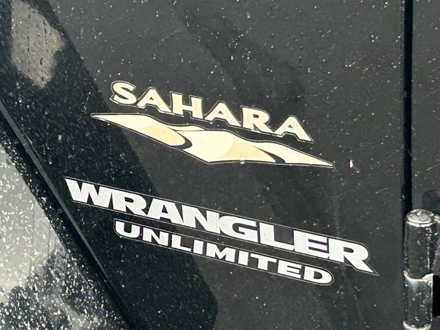 Used 2014 Jeep Wrangler Unlimited Sahara w/ Dual Top Group AWD/4WD image 14