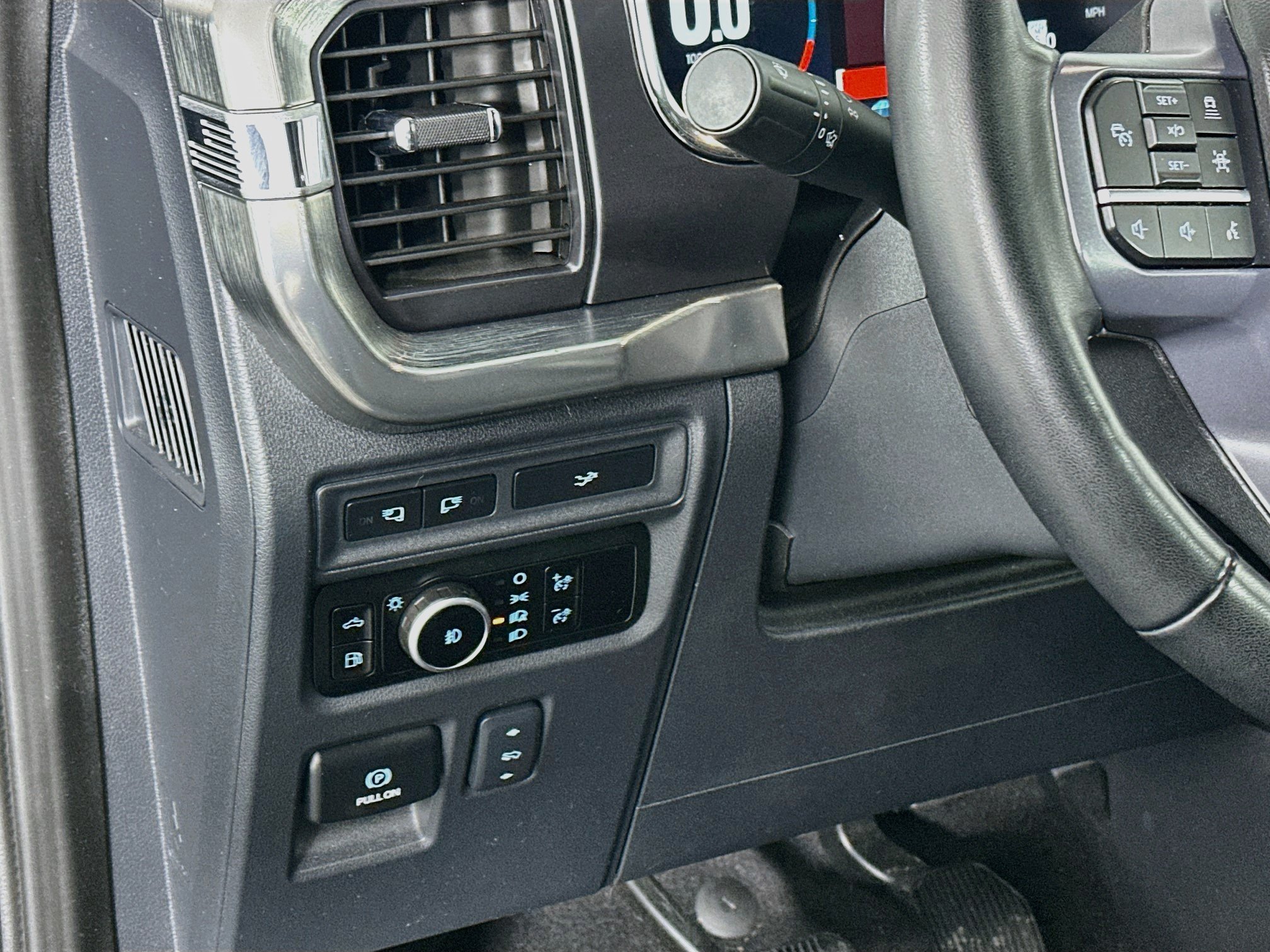 Used 2023 Ford F150 Lariat w/ Equipment Group 502A High AWD/4WD image 17