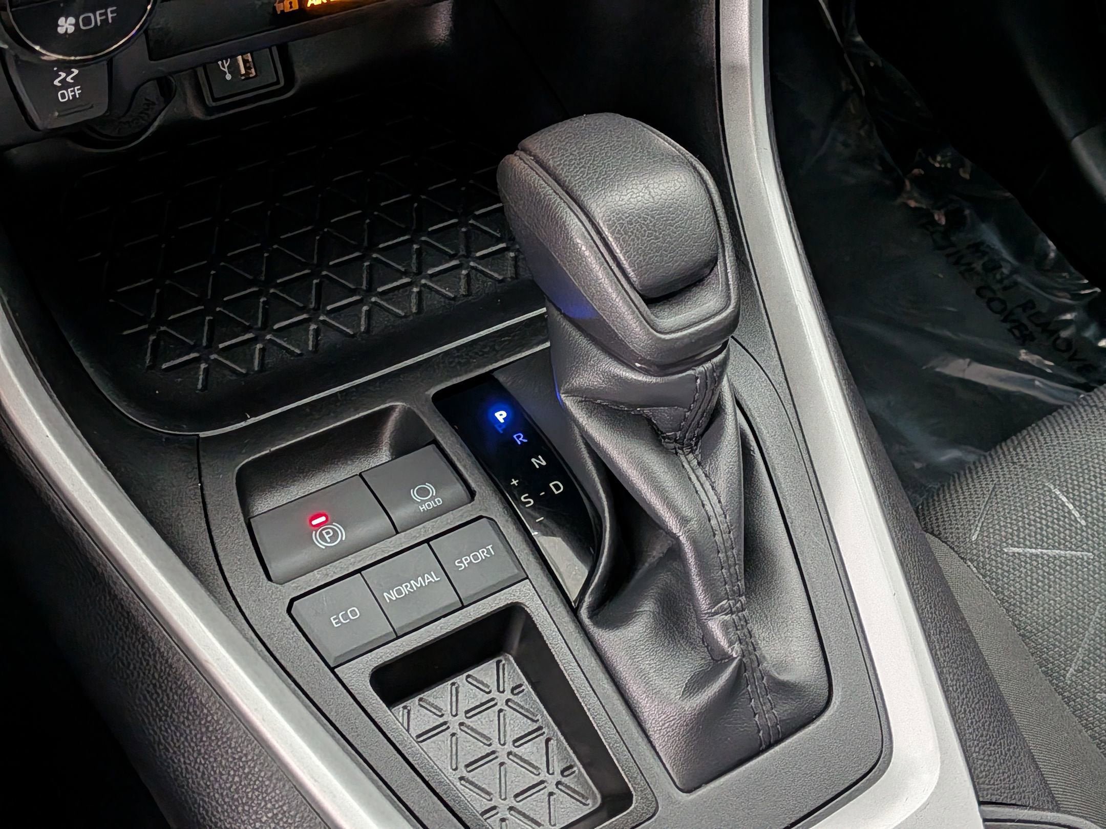Certified 2025 Toyota RAV4 XLE FWD image 23