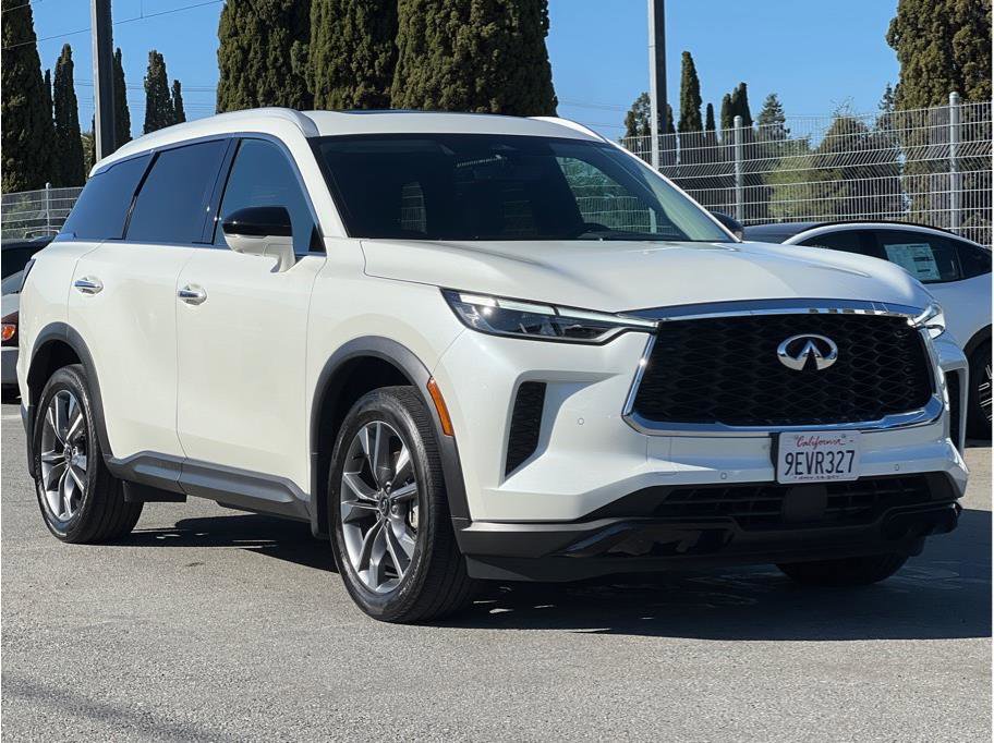 Used 2023 INFINITI QX60 Luxe image 3