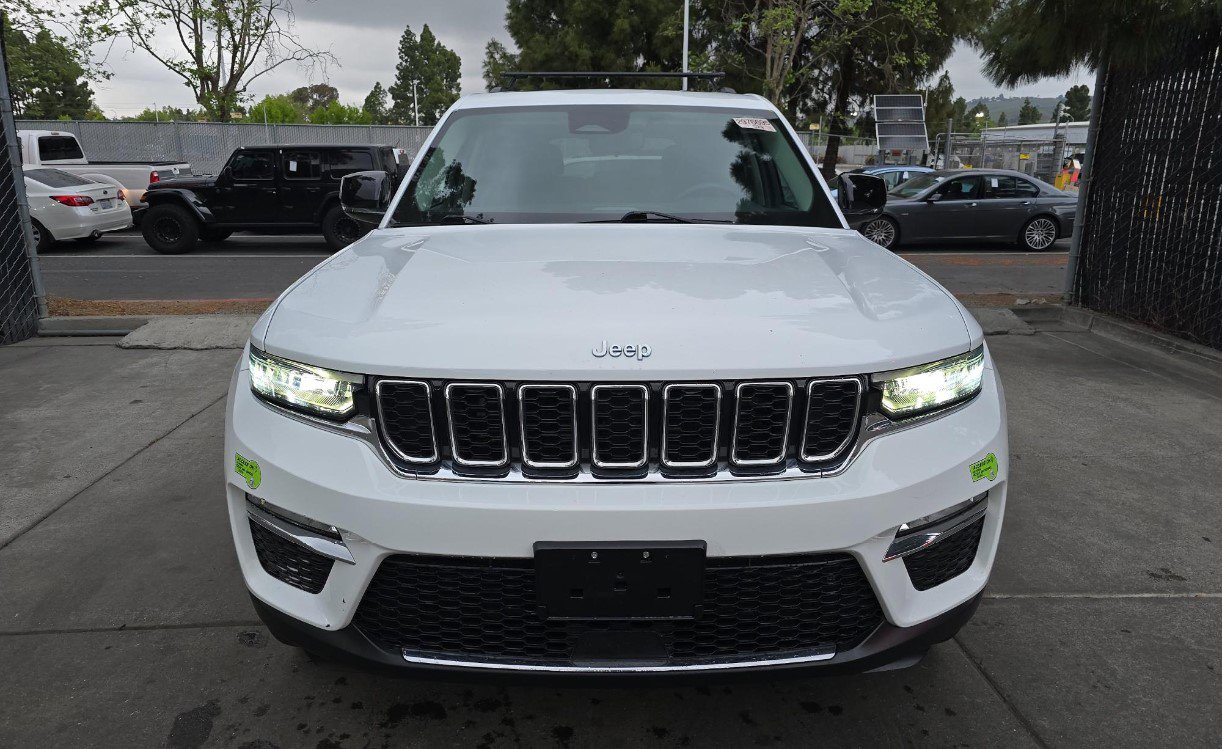 Used 2022 Jeep Grand Cherokee Limited 4xe AWD/4WD image 3
