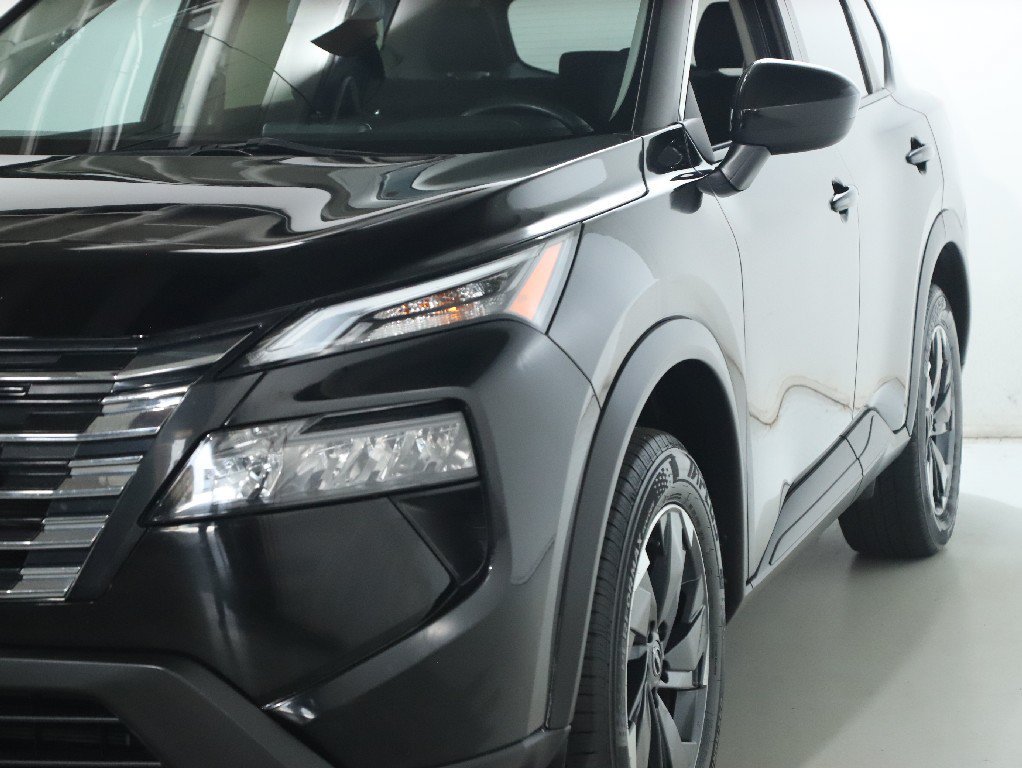 Used 2024 Nissan Rogue SV AWD/4WD image 5
