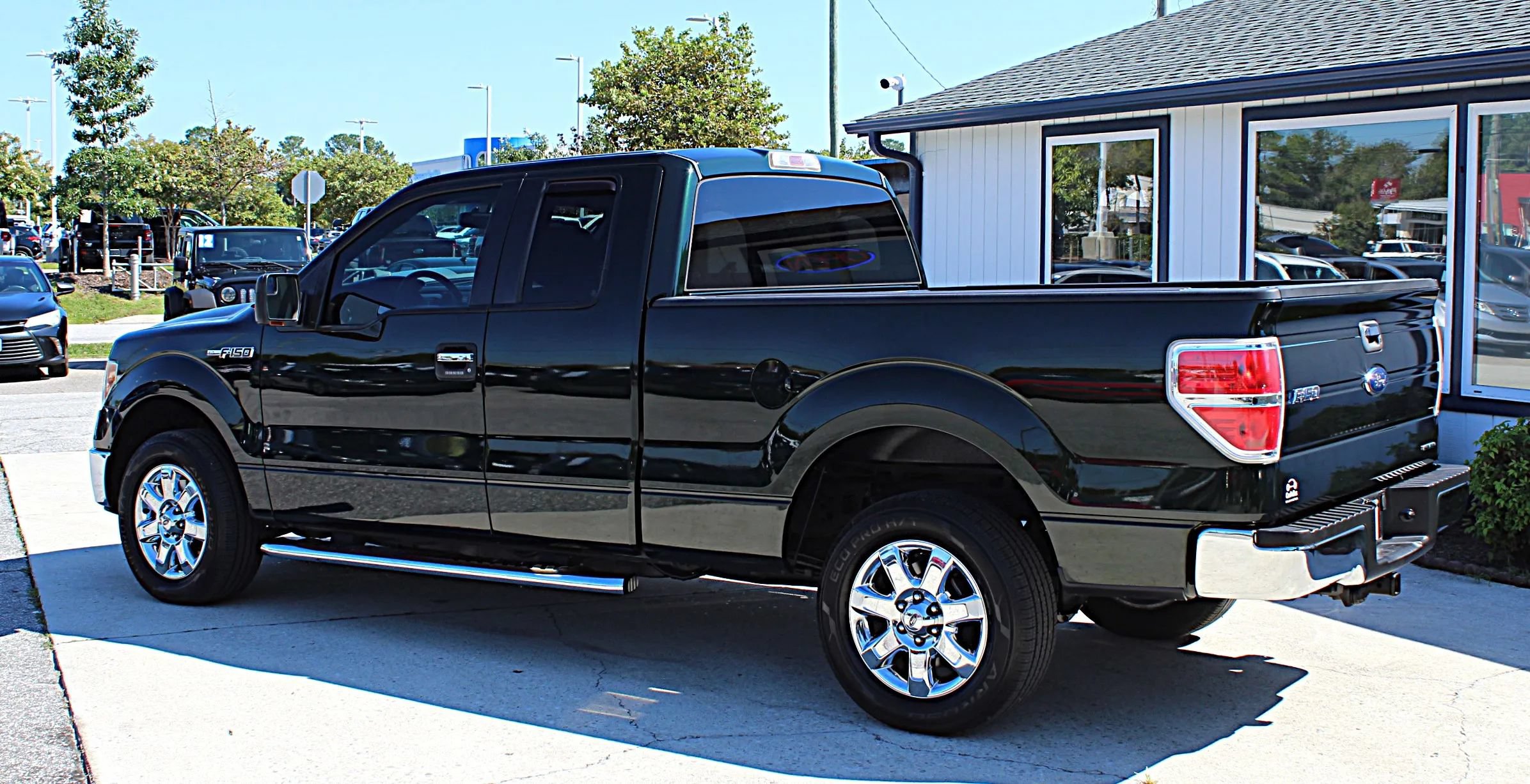 Used 2014 Ford F150 XLT w/ XLT Chrome Package RWD image 3