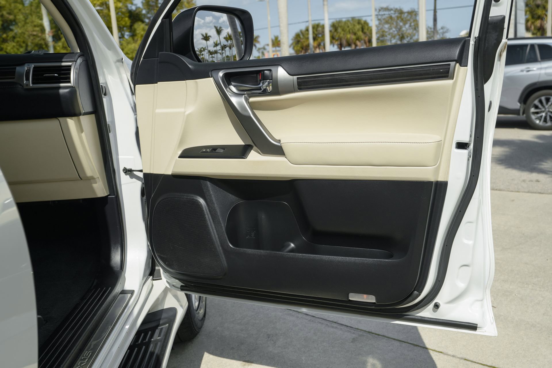 Used 2023 Lexus GX 460 Premium image 40