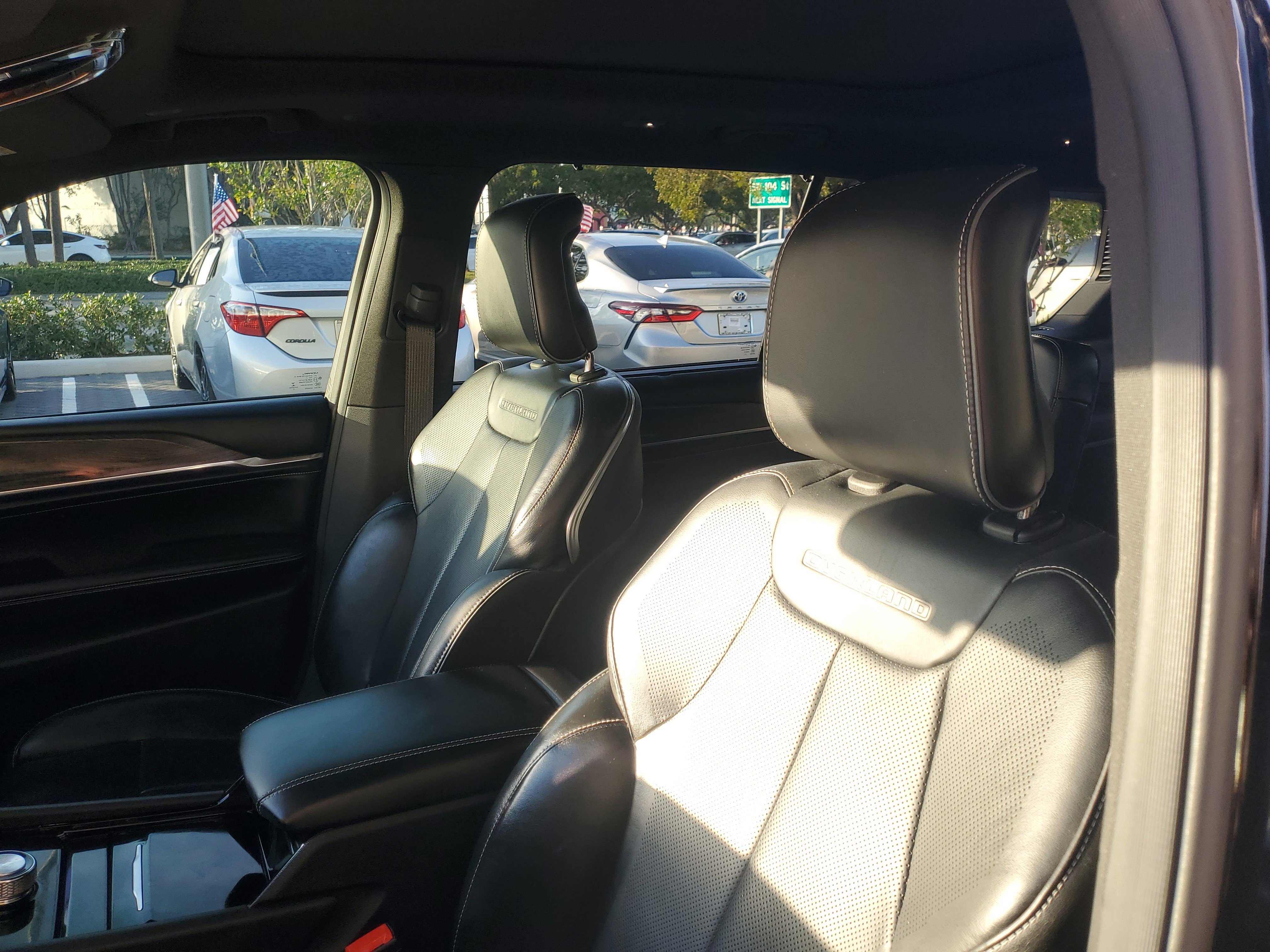 Used 2021 Jeep Grand Cherokee L Overland w/ Luxury Tech Group IV image 17