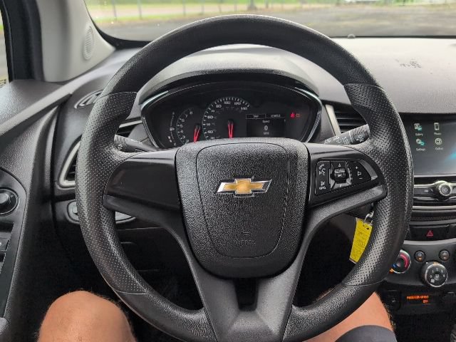 Used 2017 Chevrolet Trax LS AWD/4WD image 17