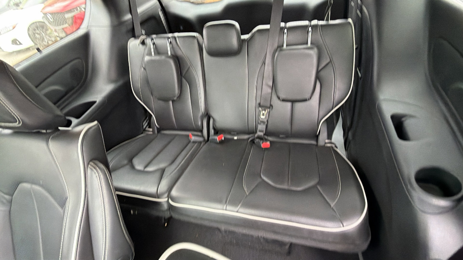 Used 2024 Chrysler Pacifica Premium image 23