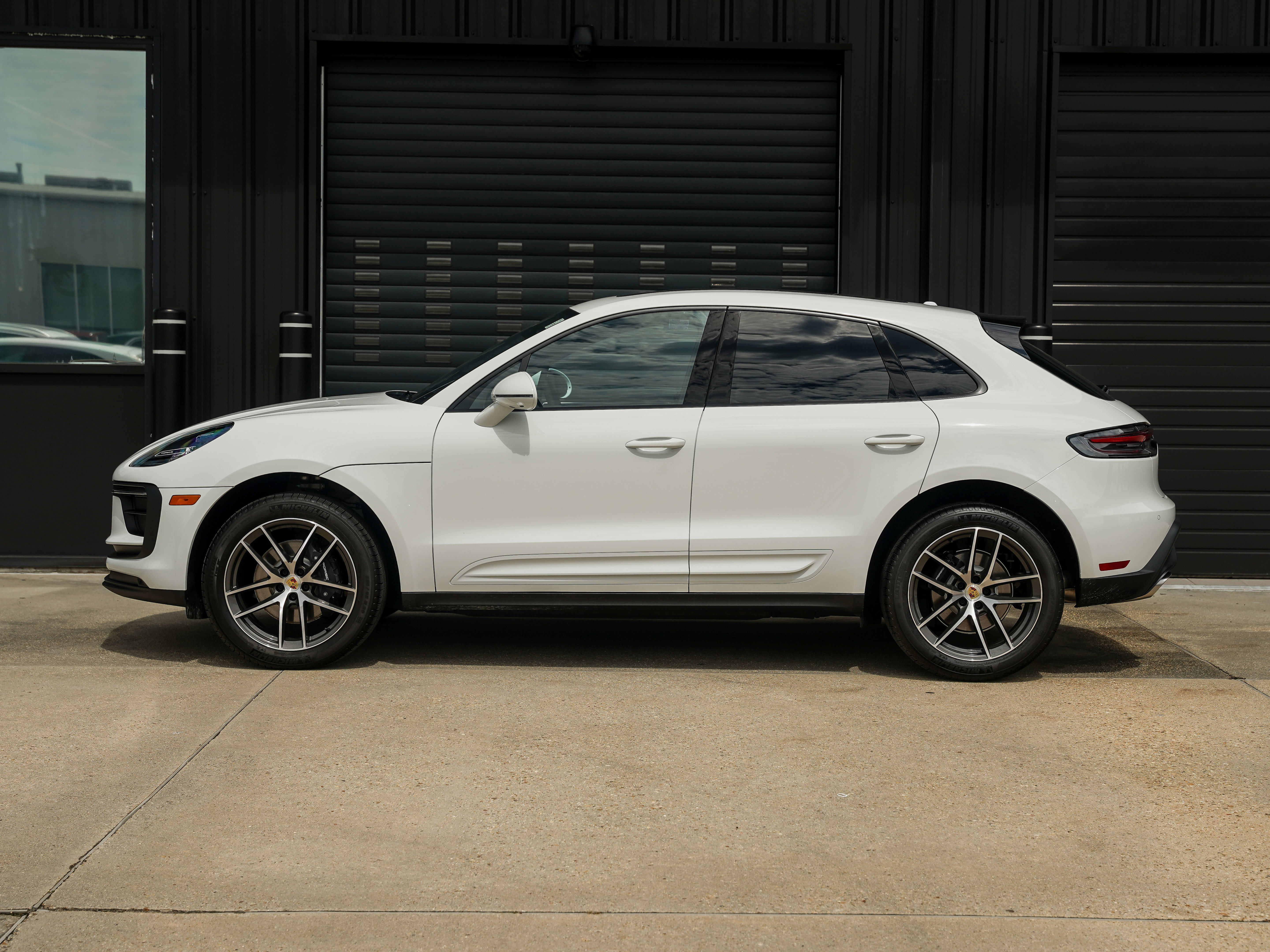 New 2026 Porsche Macan image 2