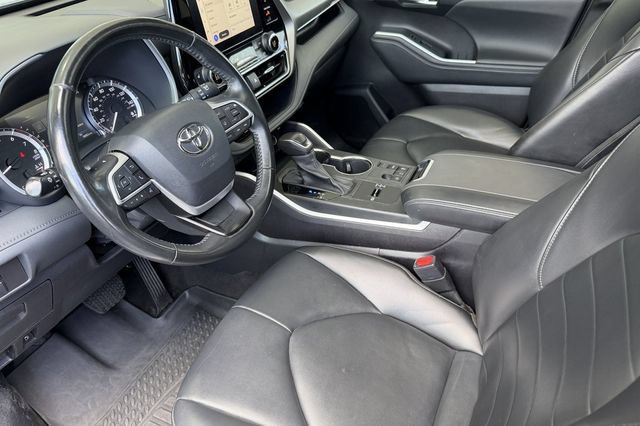 Used 2023 Toyota Highlander XLE FWD image 10