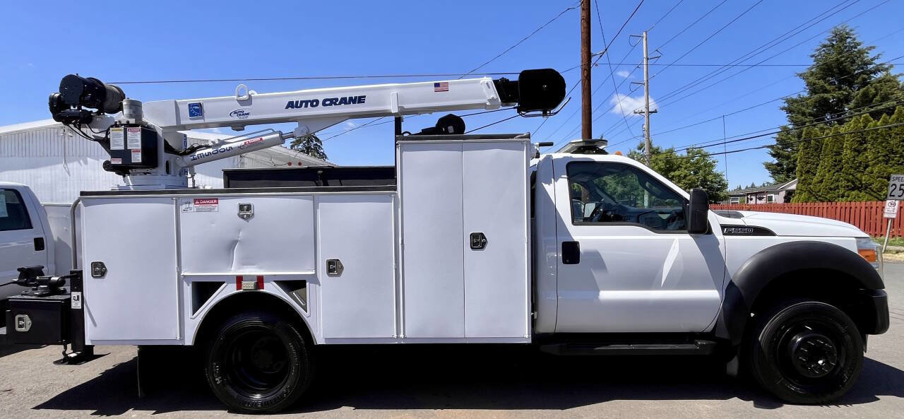 Used 2014 Ford F550 2WD Regular Cab Super Duty image 2